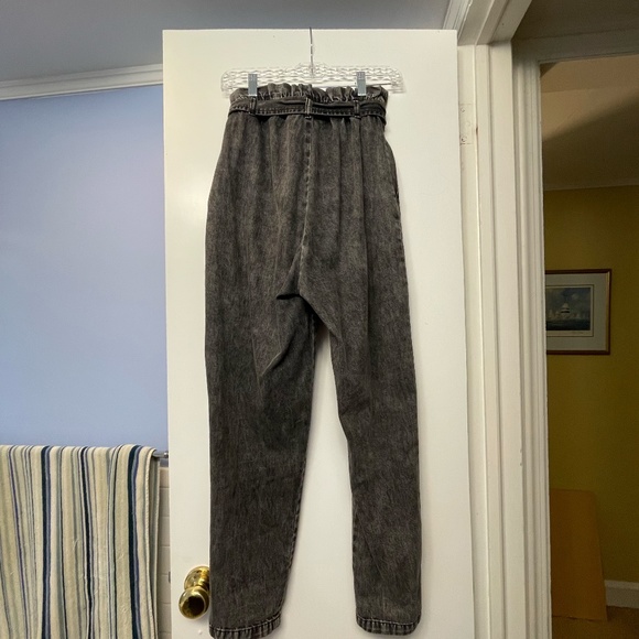 BB Dakota (Steve Madden) "Wash & Learn" Paperbag Waist Dark Grey Jeans Size 4 - Picture 9 of 9